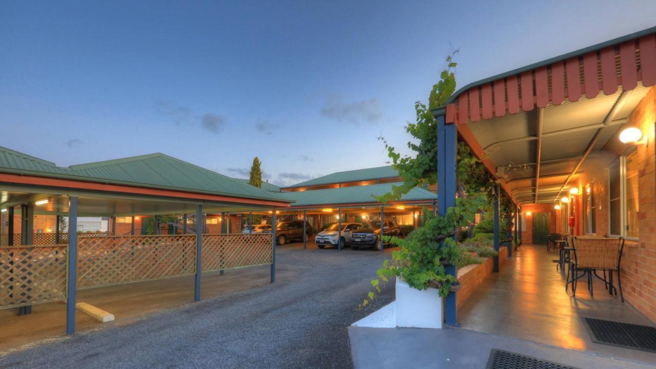 The Vines Motel & Cottages Stanthorpe Exterior photo