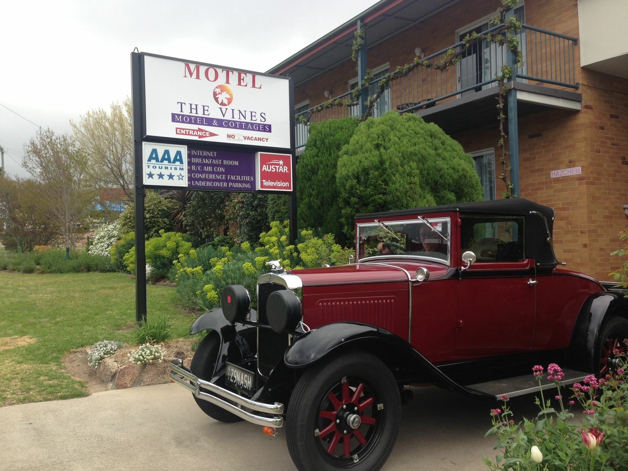 The Vines Motel & Cottages Stanthorpe Exterior photo