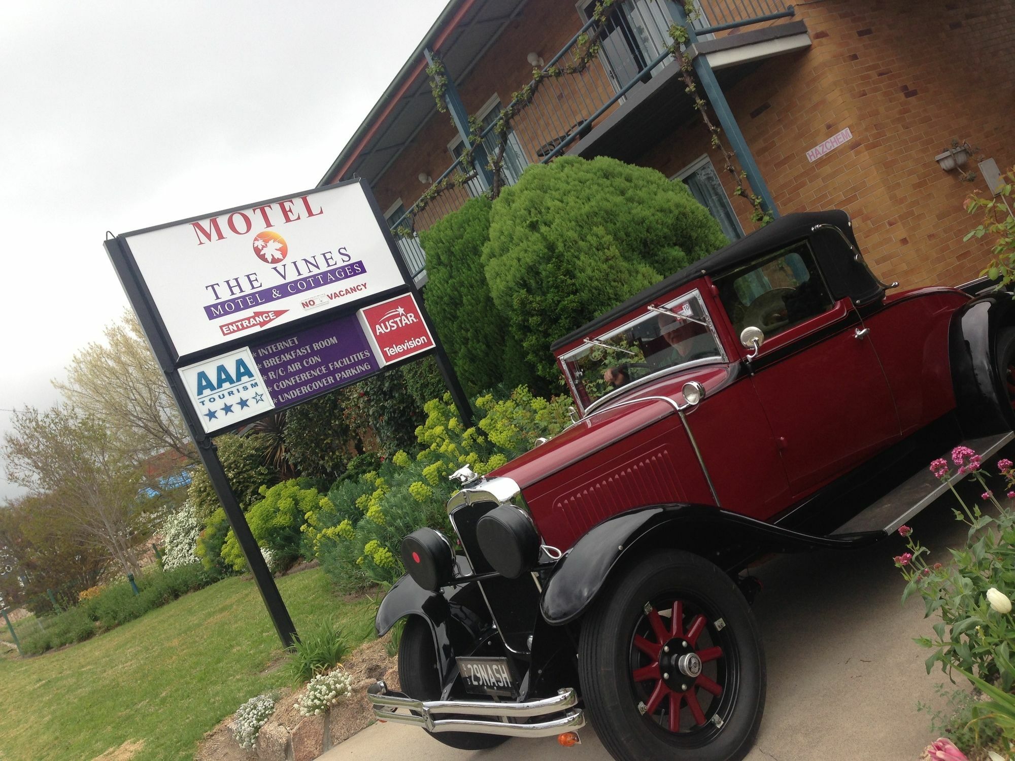The Vines Motel & Cottages Stanthorpe Exterior photo